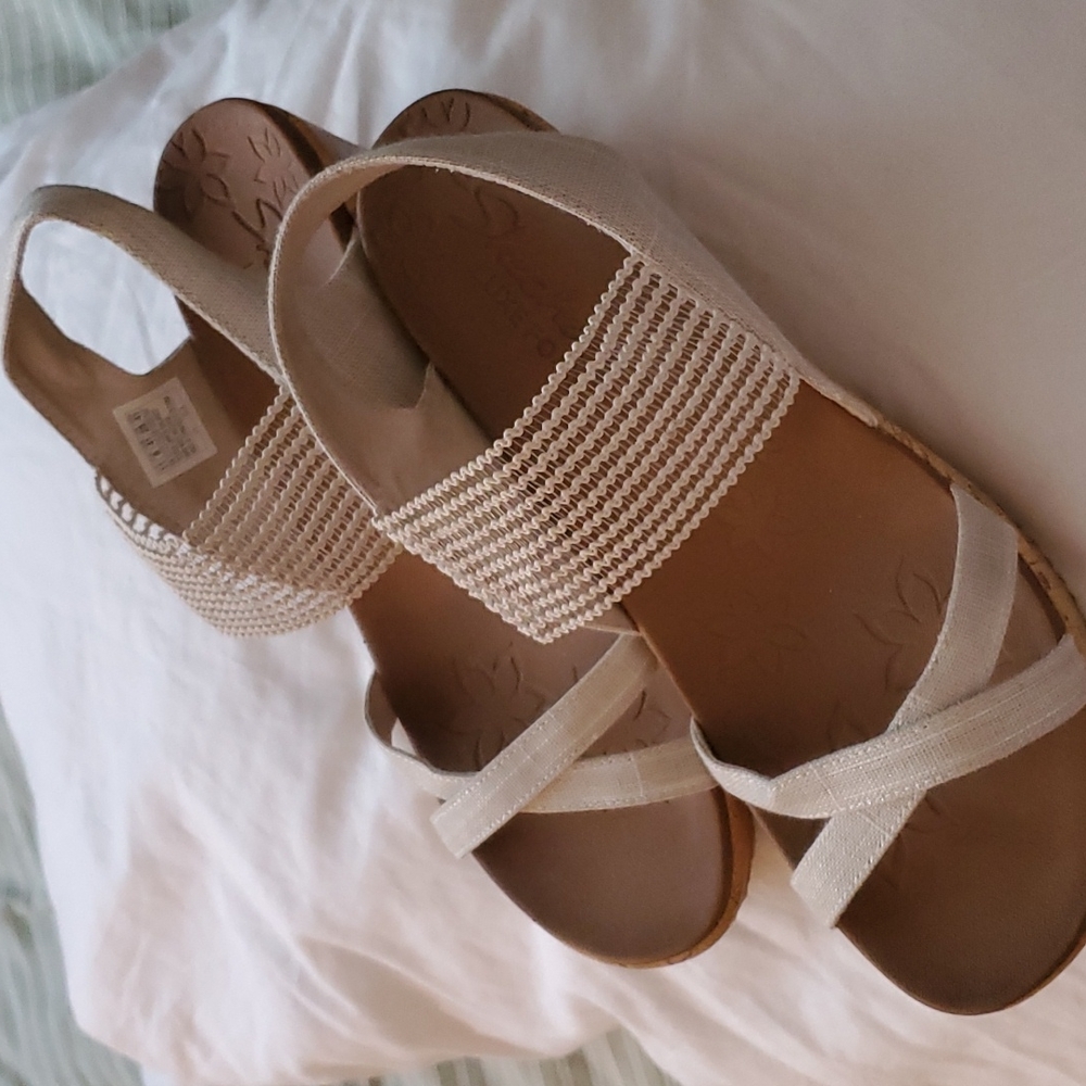 Skechers wedge, luxe foam sandals